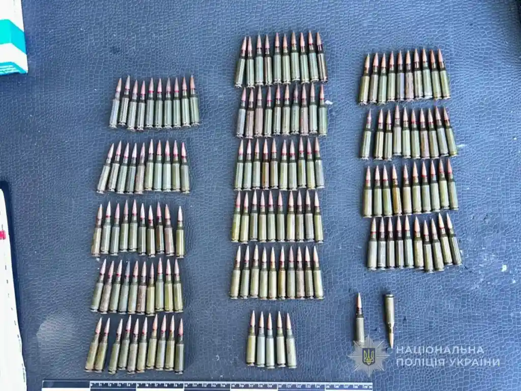 На Сумщині у чоловіка знайшли боєприпаси та наркотики
