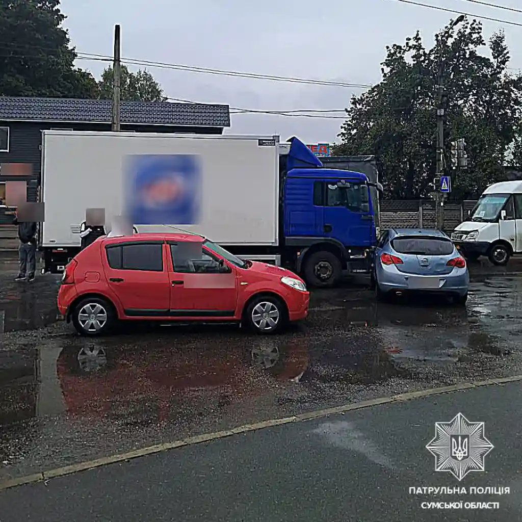 У Сумах водій без прав спричинив потрійну ДТП