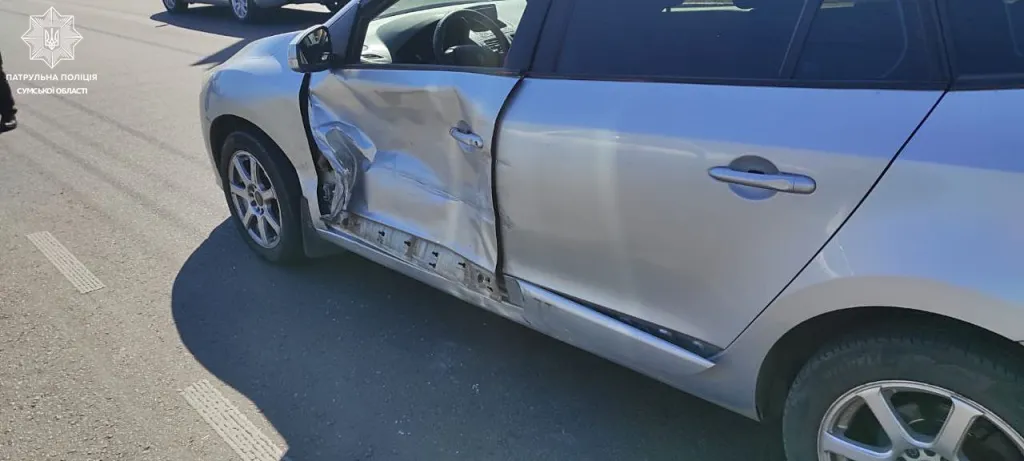На вулиці Героїв Крут у Сумах сталася аварія за участі двох легковиків