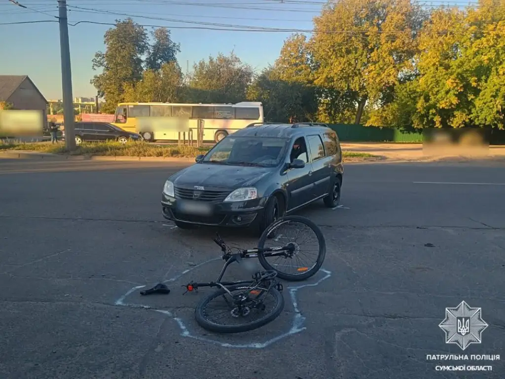 На Білопільському шляху в Сумах автомобіль зіткнувся з велосипедистом