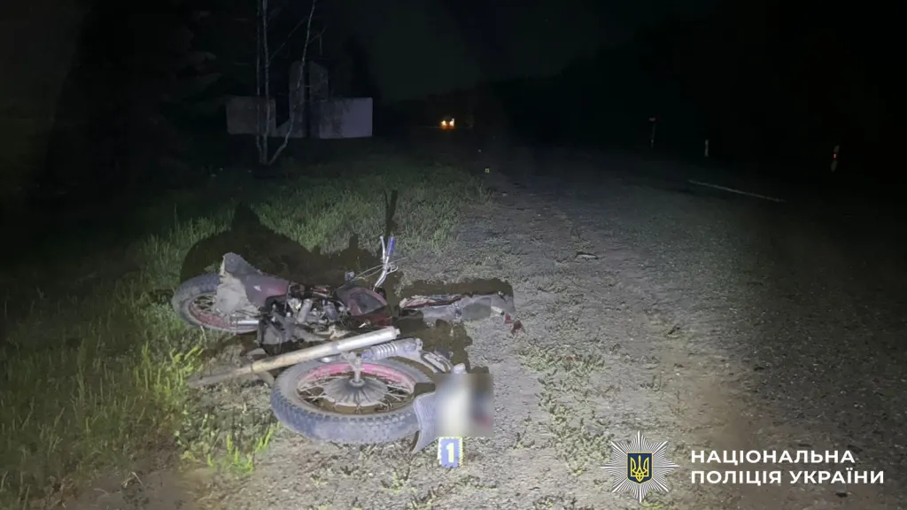 На Сумщині мотоцикліст у стані сп’яніння врізався в маршрутку “Київ – Охтирка”