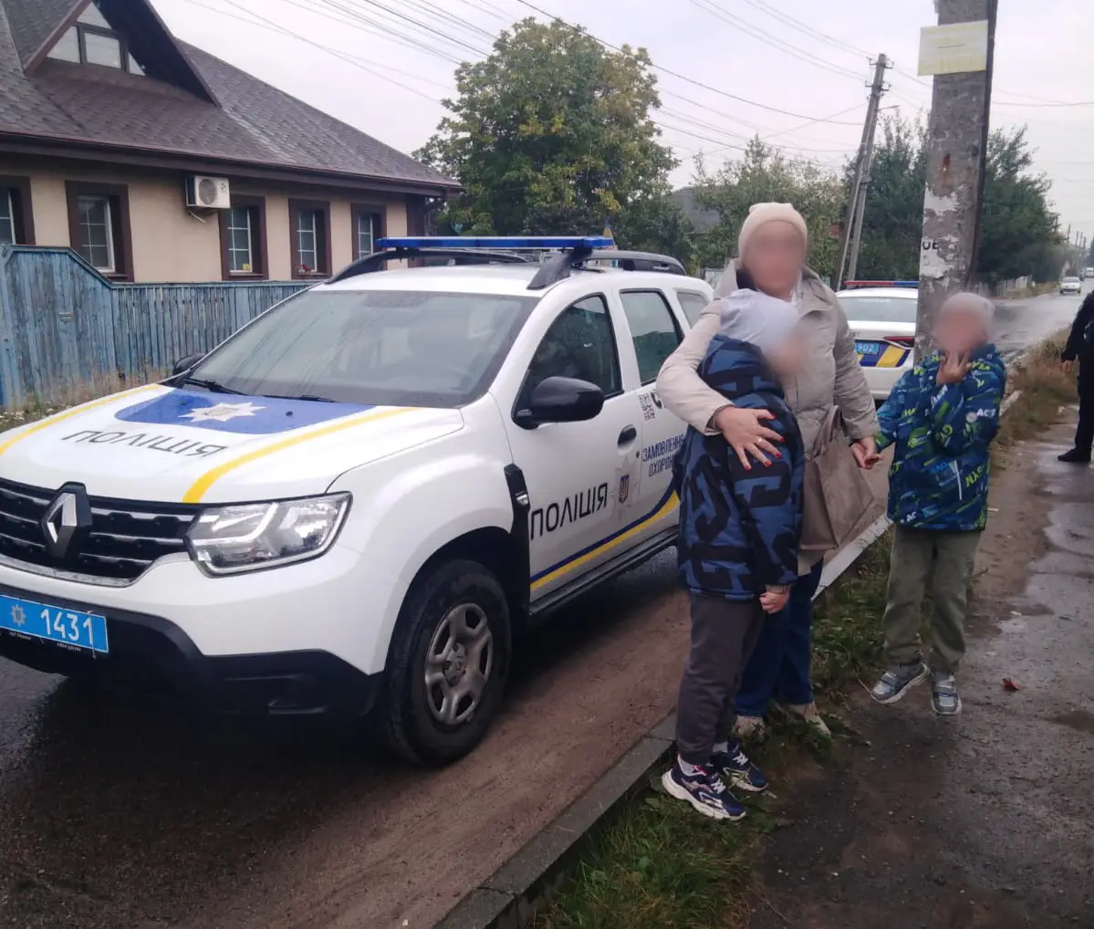 У Сумах поліція за 10 хвилин розшукала зниклого хлопчика, який грався під дощем