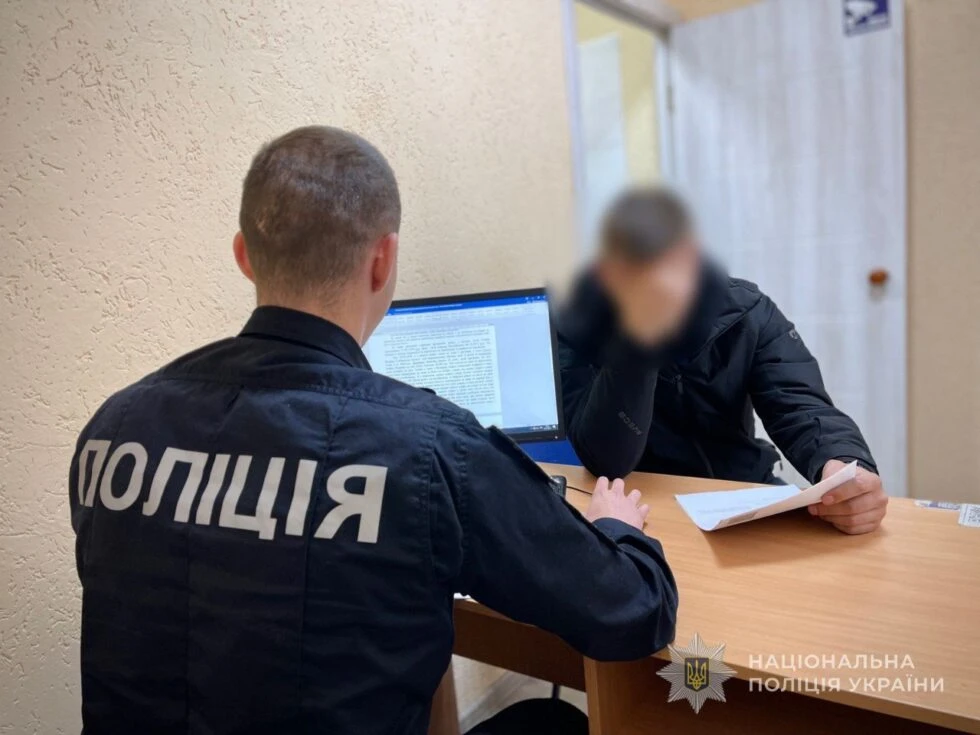 У Глухові поліцейські затримали наркозлочинця з понад сотнею кущів коноплі
