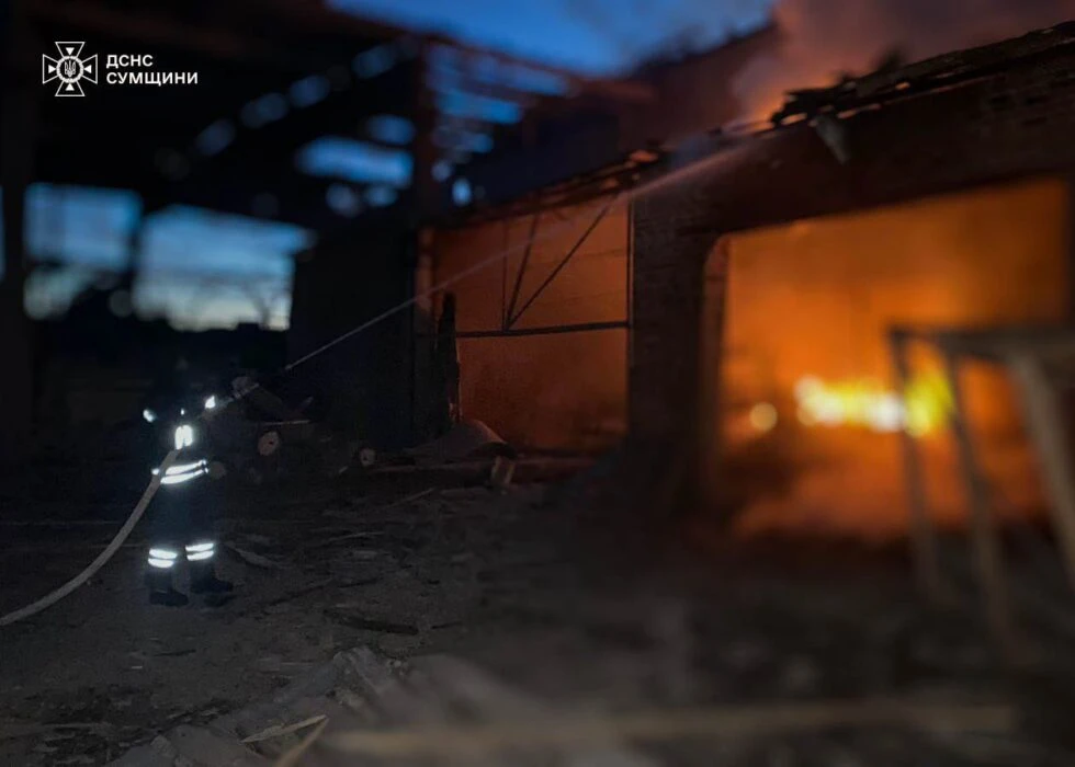 На Сумщині рятувальники ліквідували пожежі після ворожих ударів