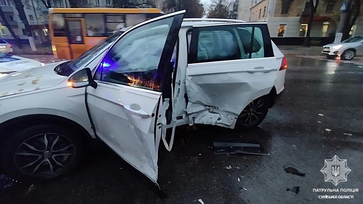 У Сумах водійка Volkswagen спричинила потрійну автопригоду