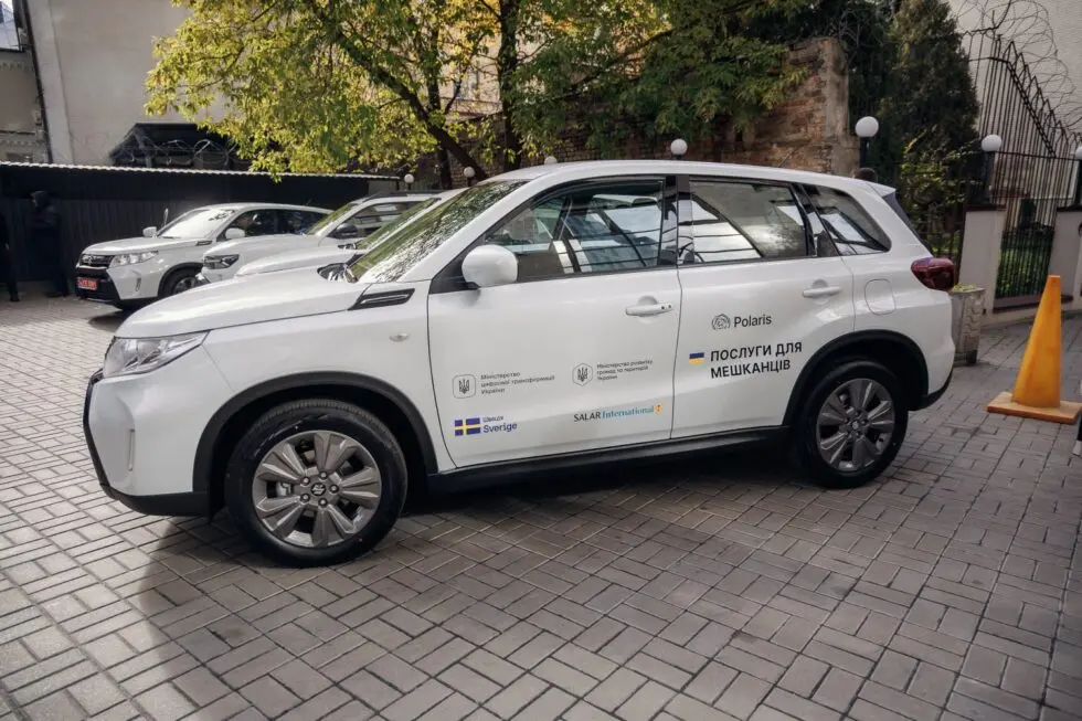 Сумська громада отримала службовий автомобіль і мобільне обладнання для надання адмінпослуг