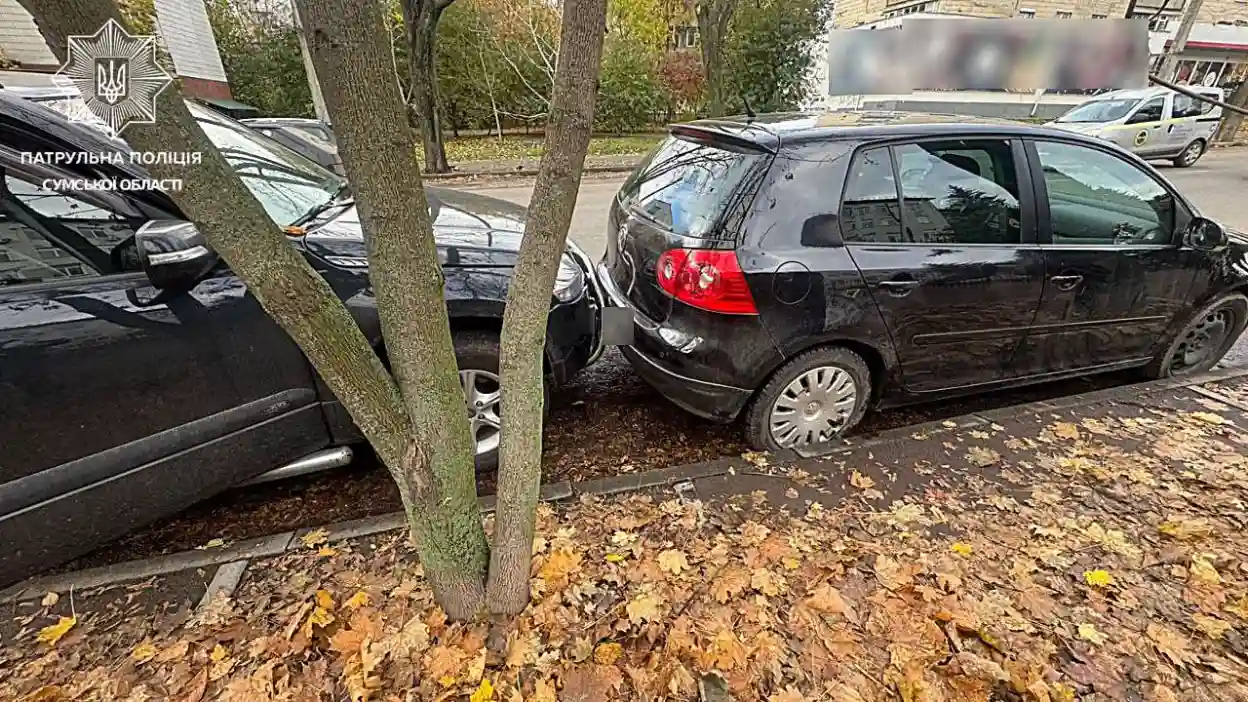 У Сумах автомобіль покотився сам: сталася дорожньо-транспортна пригода