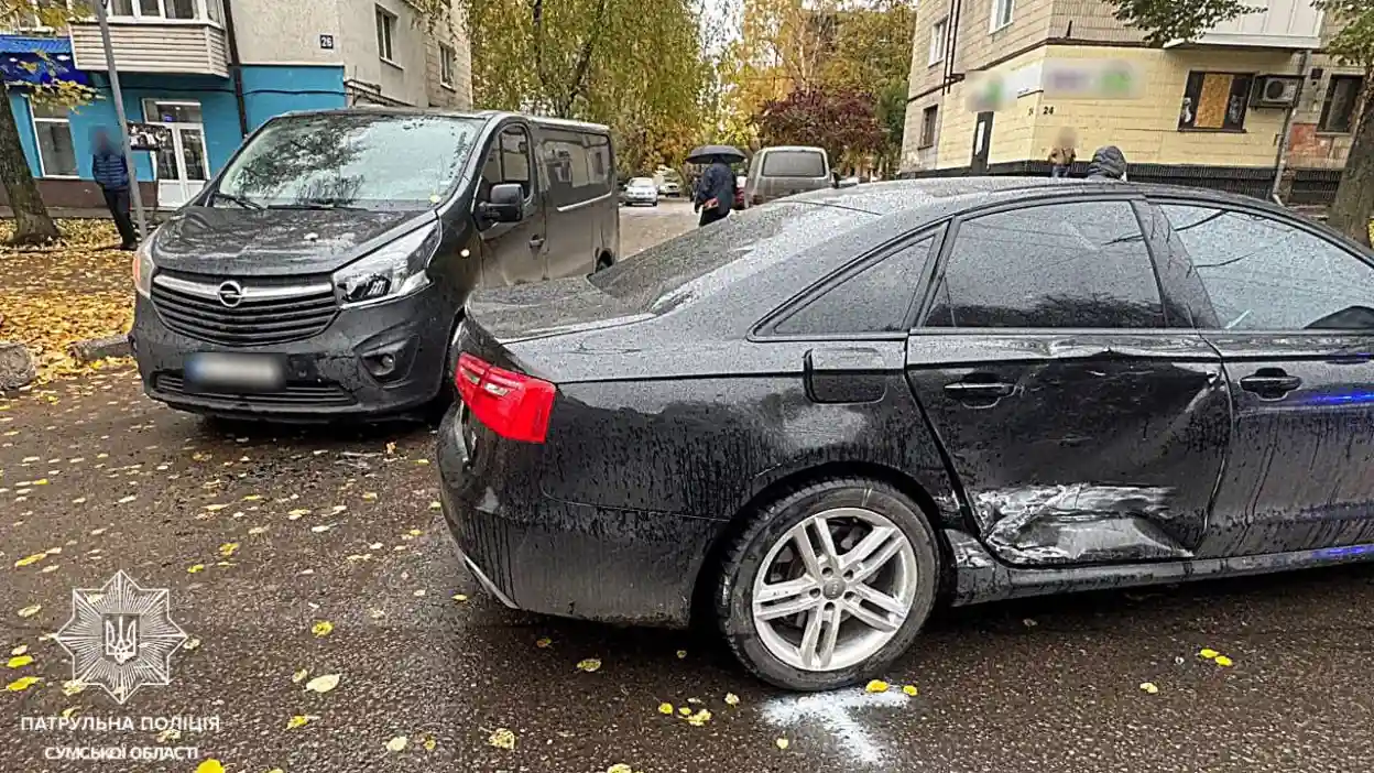 У Сумах автомобіль Audi потрапив у потрійну ДТП на проспекті Шевченка
