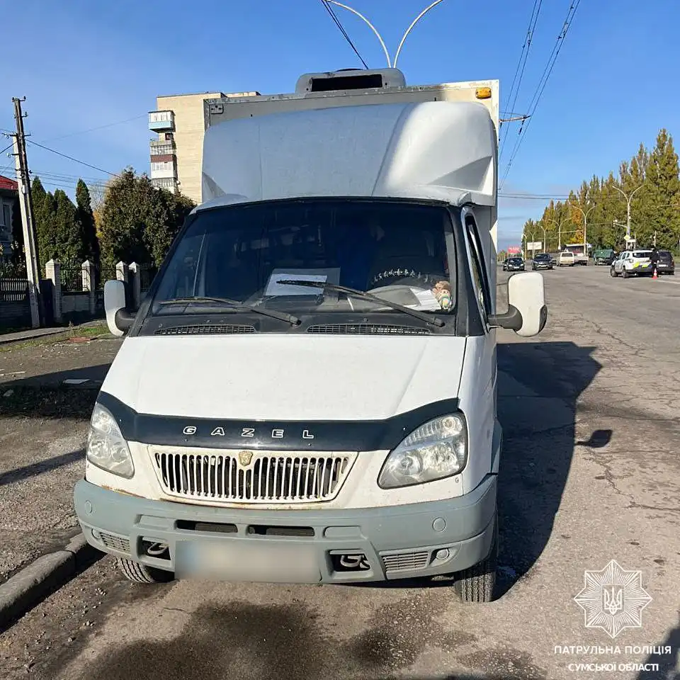 У Сумах із ГАЗелі відвалилося колесо, пошкодивши іншу автівку
