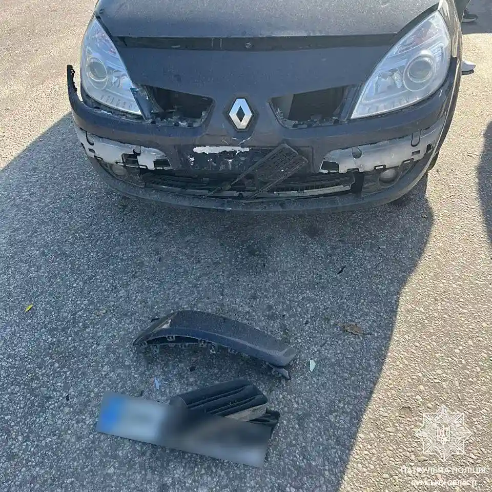 У Сумах із ГАЗелі відвалилося колесо, пошкодивши іншу автівку