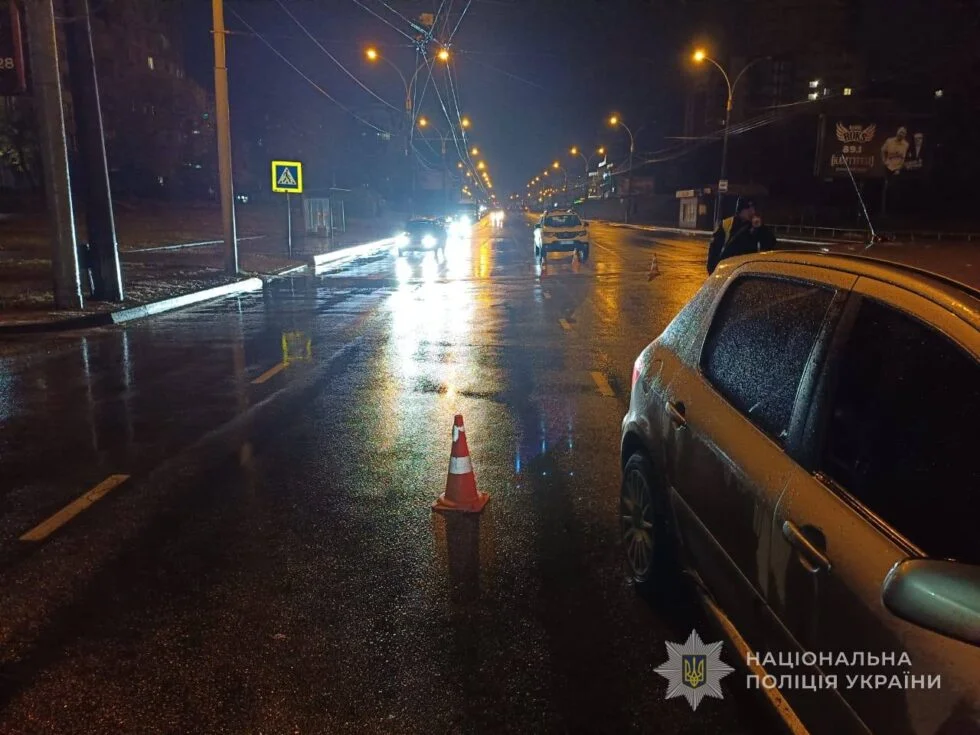 У Сумах на проспекті Лушпи пішохід потрапив під колеса автомобіля