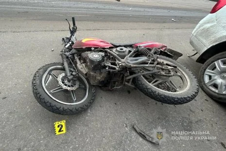 В Охтирському районі мотоцикліст постраждав у ДТП через порушення правил водієм авто