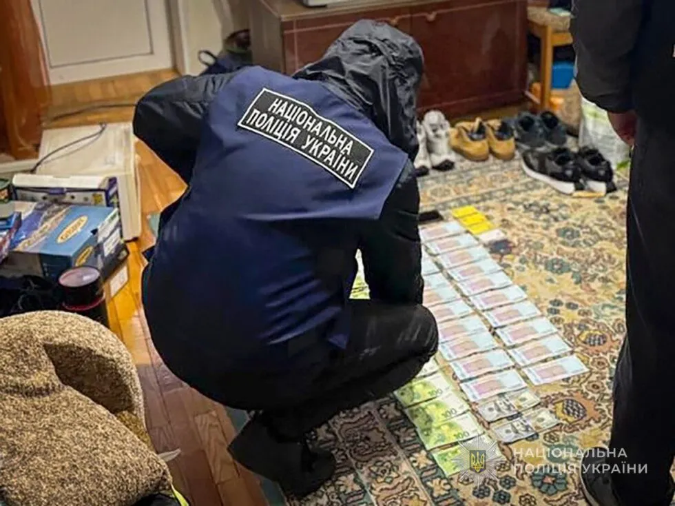 На Сумщині викрито посадовця контролюючого органу, який вимагав хабар у підприємця