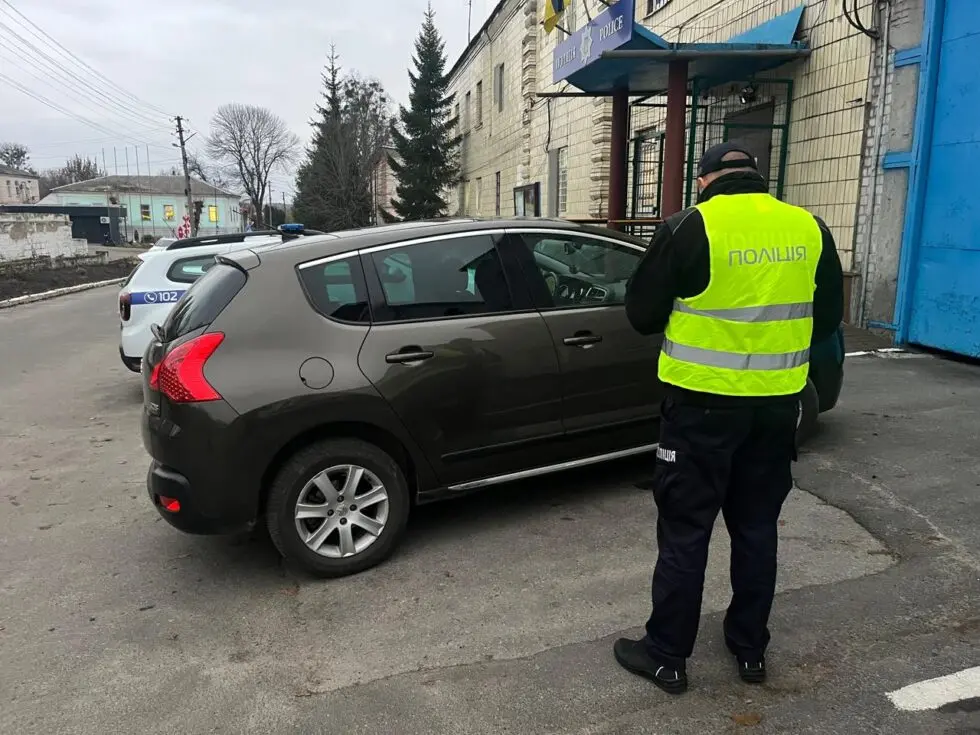 У Кролевці поліція розшукала водія, який збив пенсіонерку та втік