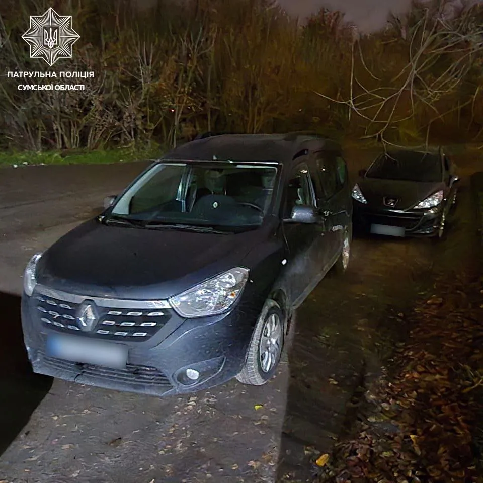 У Сумах водійка Renault спричинила ДТП під час руху заднім ходом
