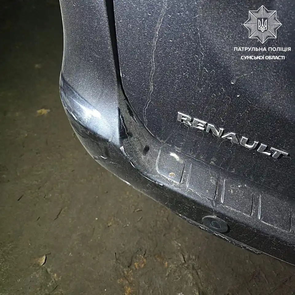 У Сумах водійка Renault спричинила ДТП під час руху заднім ходом