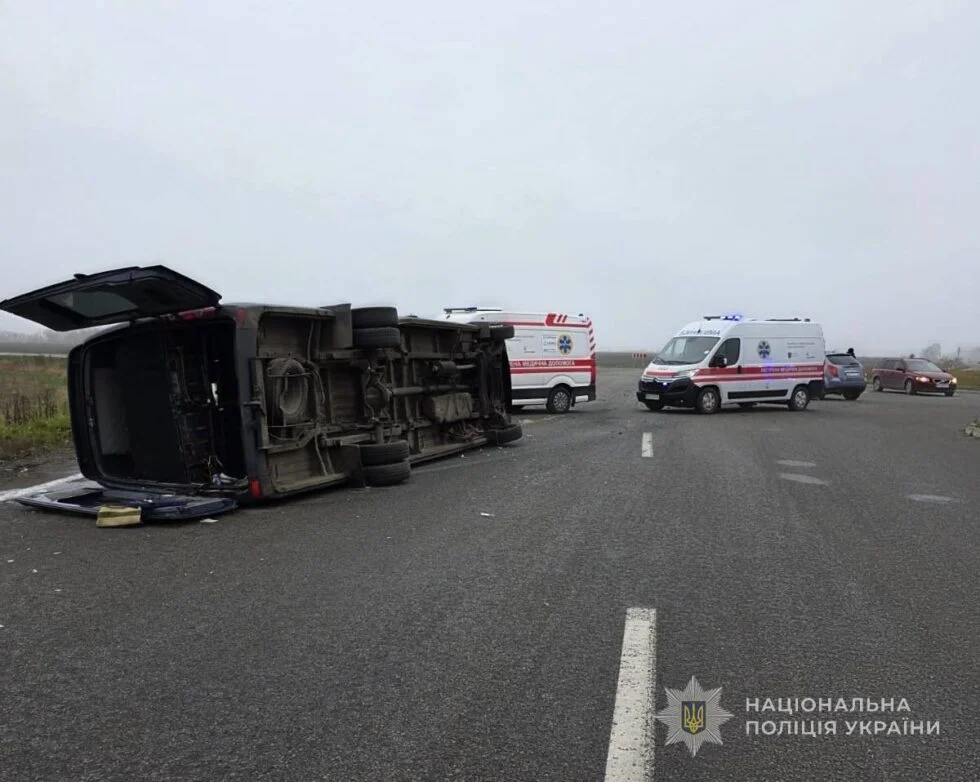 Маршрутка перекинулася під Сумами через ДТП