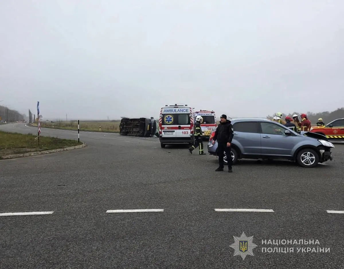 Маршрутка перекинулася під Сумами через ДТП