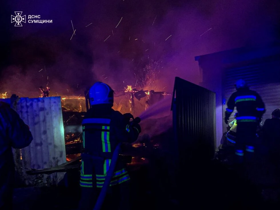 У Тростянеччині вдалося зупинити пожежу в житловому секторі
