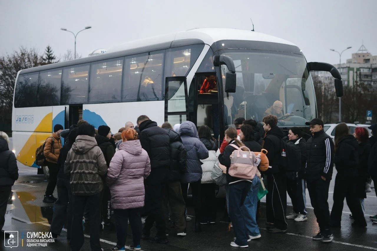 Діти з громад Сумщини розпочали двотижневу подорож до В’єтнаму