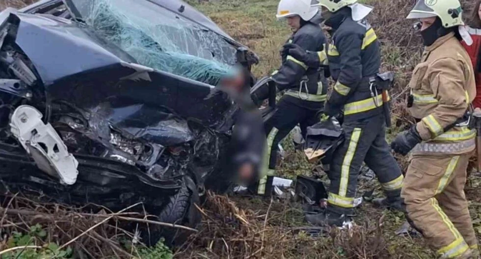 На Конотопщині рятувальники звільнили постраждалих із понівечених авто