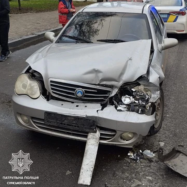 На Іллінській у Сумах сталася ДТП, травмувався водій, який спричинив зіткнення