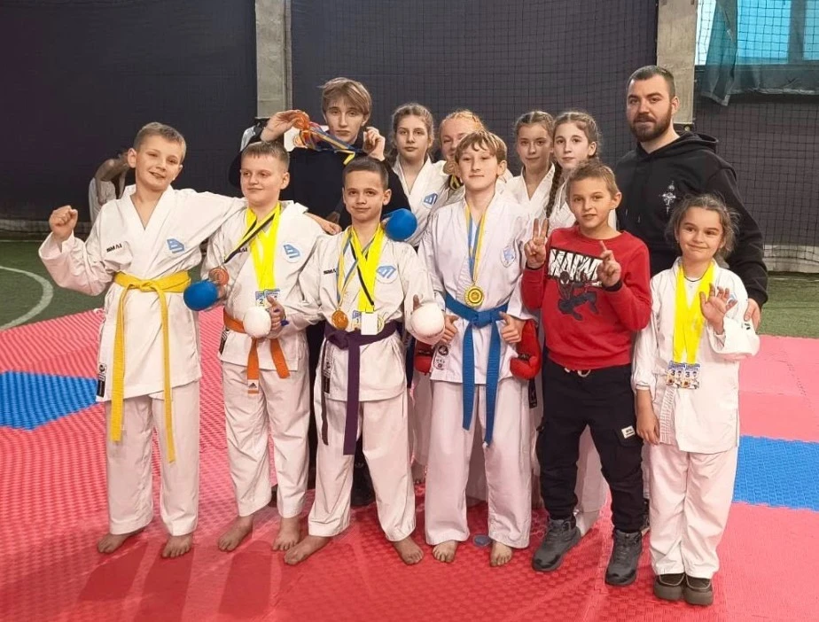 Конотопські каратисти тріумфували на обласному чемпіонаті в Житомирі
