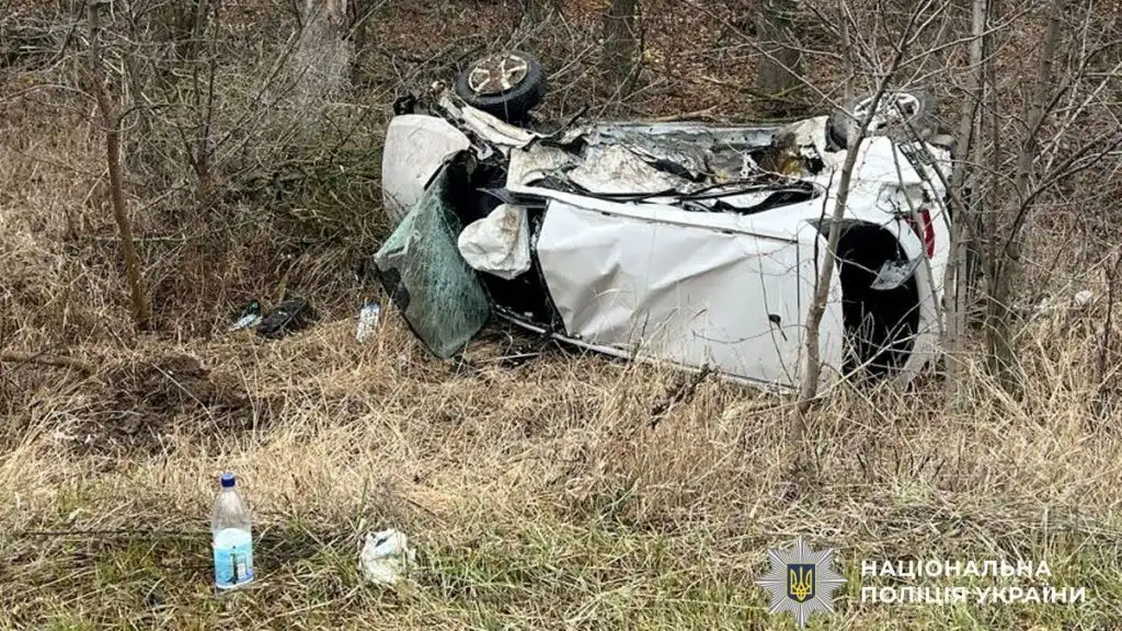 На трасі біля Лелюхівки зіткнулися два автомобілі: постраждала жінка-водій