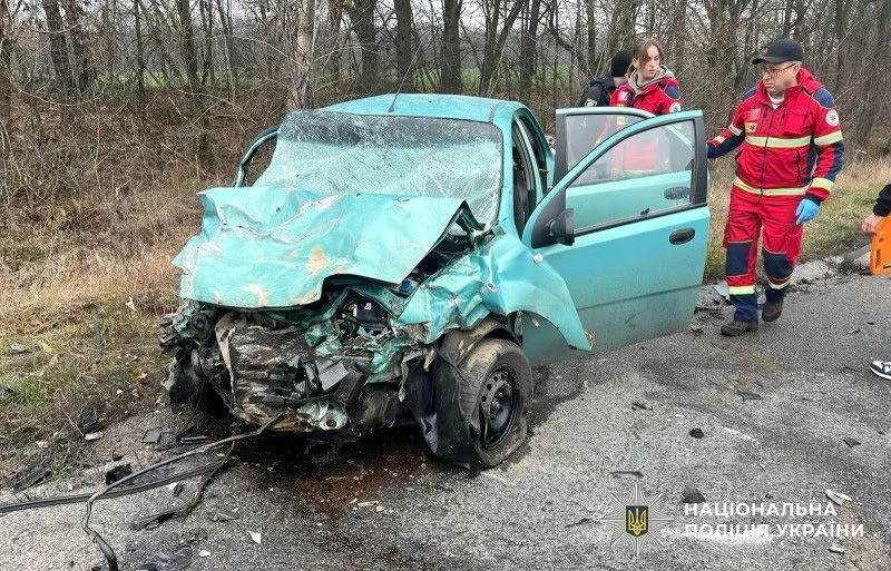 На трасі біля Лелюхівки зіткнулися два автомобілі: постраждала жінка-водій