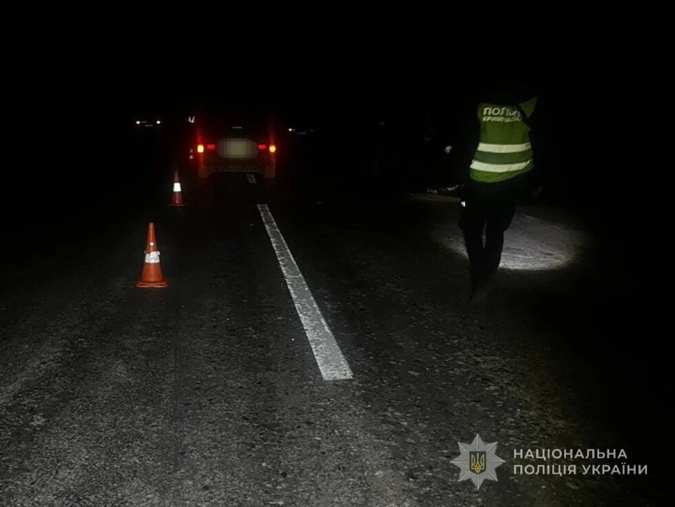 Трагедія на Сумщині: жінка загинула, переходячи трасу поза переходом