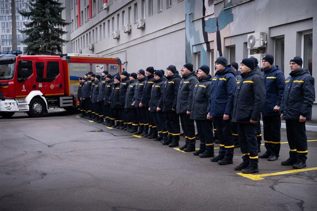 Відвага щоденної служби: рятувальників Сумської області нагородили за роботу під обстрілами