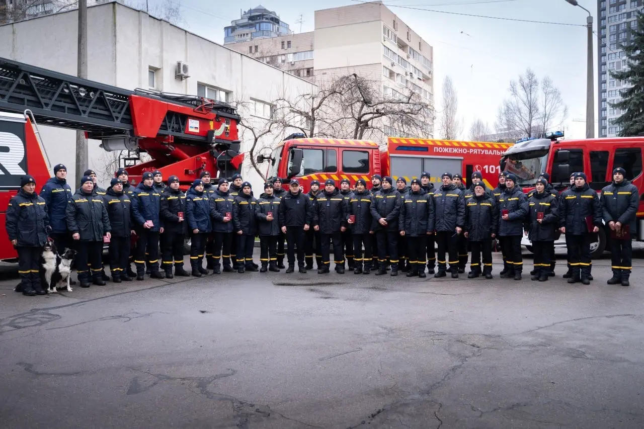 Відвага щоденної служби: рятувальників Сумської області нагородили за роботу під обстрілами