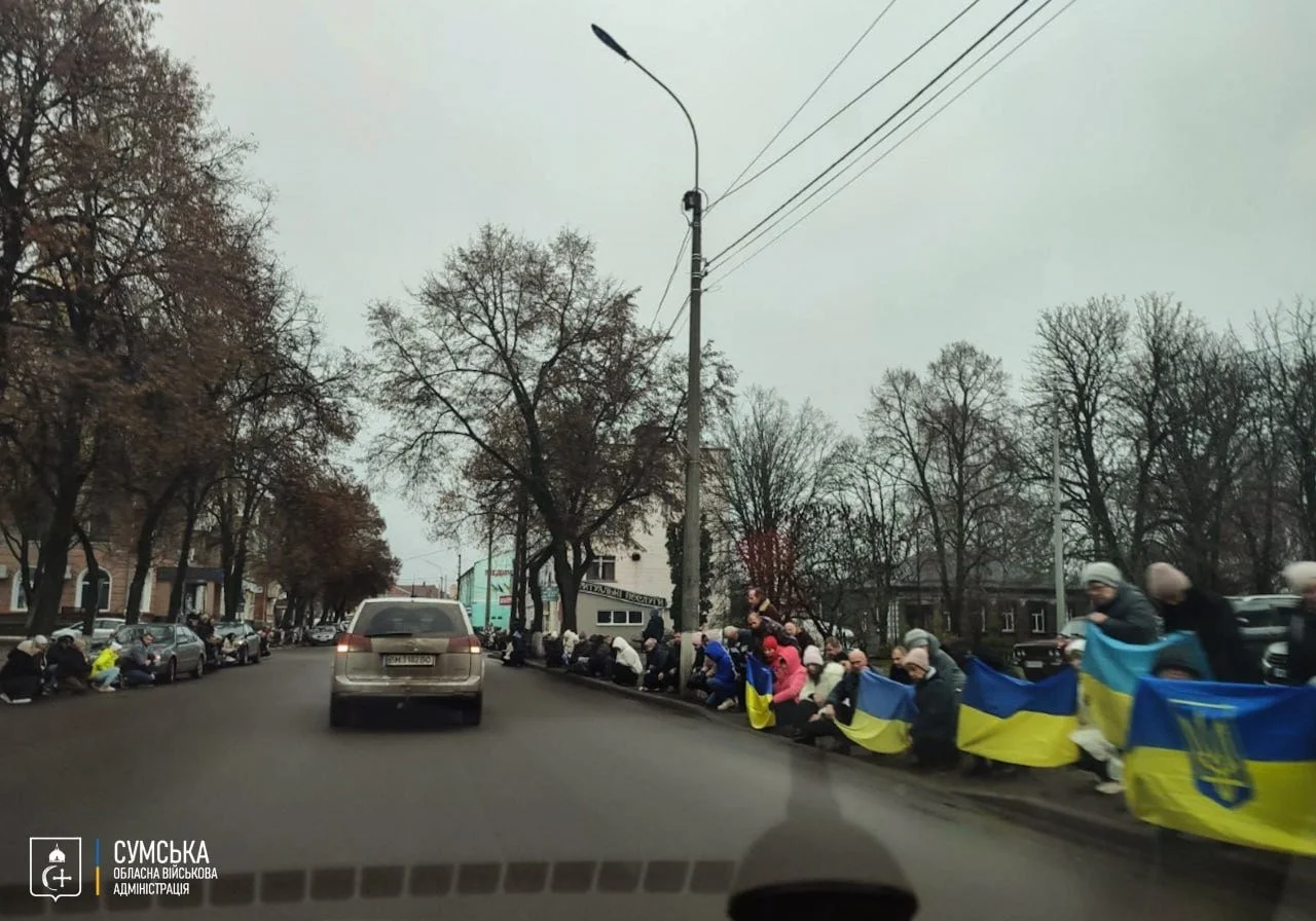 Сумщина вшановує героїв: перше поховання невпізнаних Захисників України