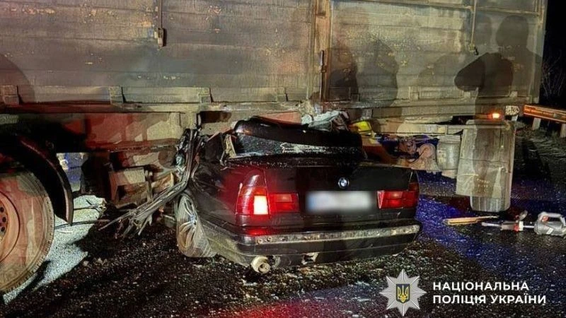 ДТП на трасі Київ–Харків: BMW врізався в вантажівку, водія госпіталізували