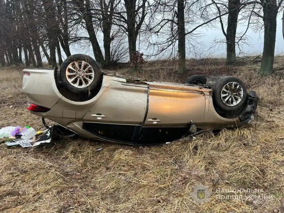 ДТП на Сумщині: перекидання автівки та наїзд на пішохода – троє постраждалих