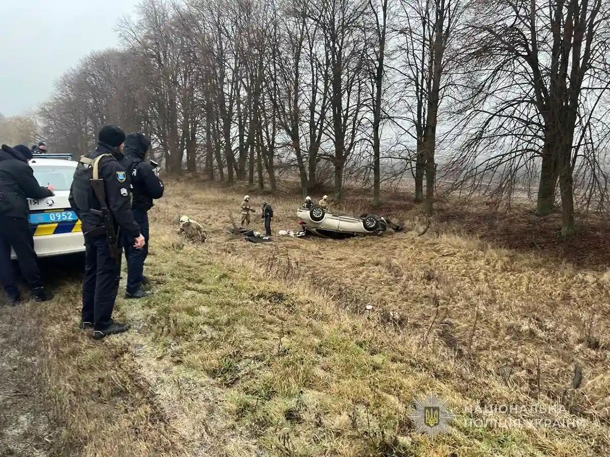 ДТП на Сумщині: перекидання автівки та наїзд на пішохода – троє постраждалих