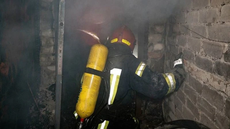 Вечірня пожежа на Полтавщині: у Лівенському вогонь пошкодив житловий будинок