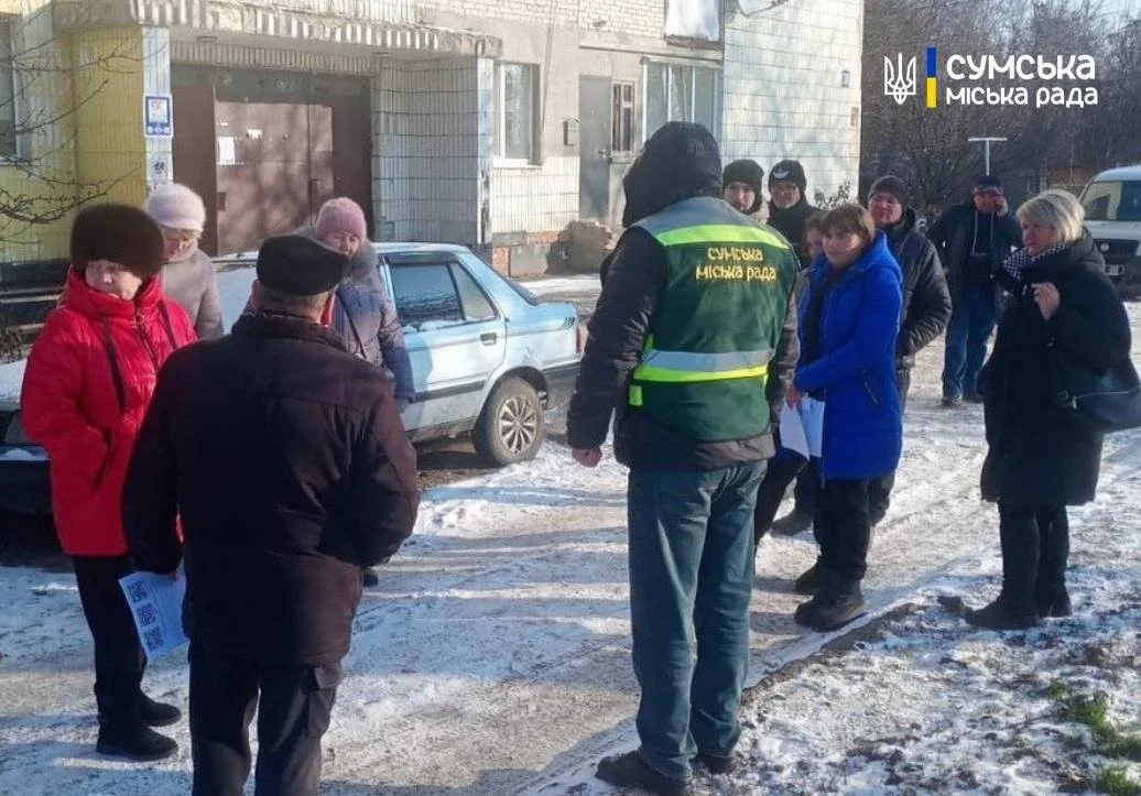 У Сумах триває ліквідація наслідків ворожих атак: пошкоджено житлові будинки та інфраструктуру