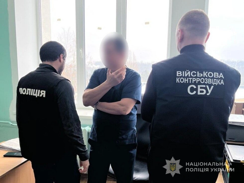 Лікаря Тростянецької лікарні підозрюють у хабарництві