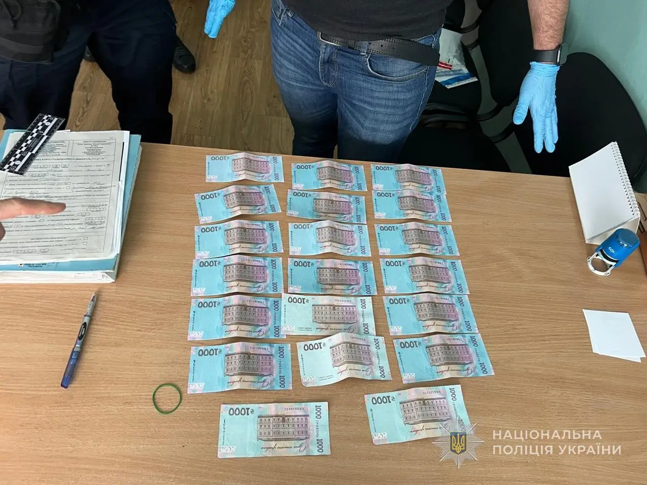 Лікаря Тростянецької лікарні підозрюють у хабарництві