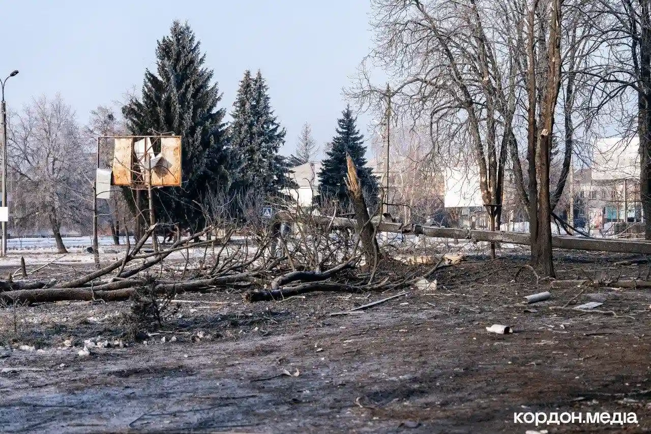 Білопілля оговтується після авіаудару: місто досі відновлює пошкоджені будівлі