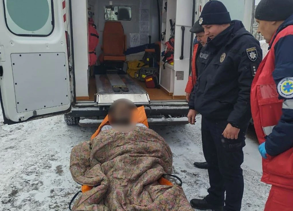 У Глобиному врятували чоловіка під час пожежі: екстрені служби діяли миттєво