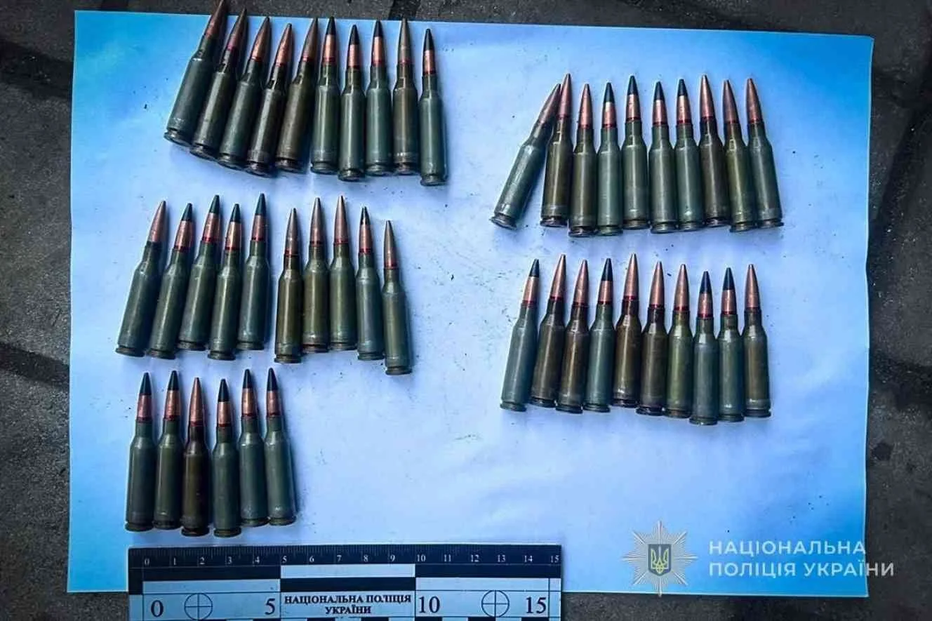 Арсенал у домашніх умовах: на Охтирщині судитимуть 66-річного «зброяра»