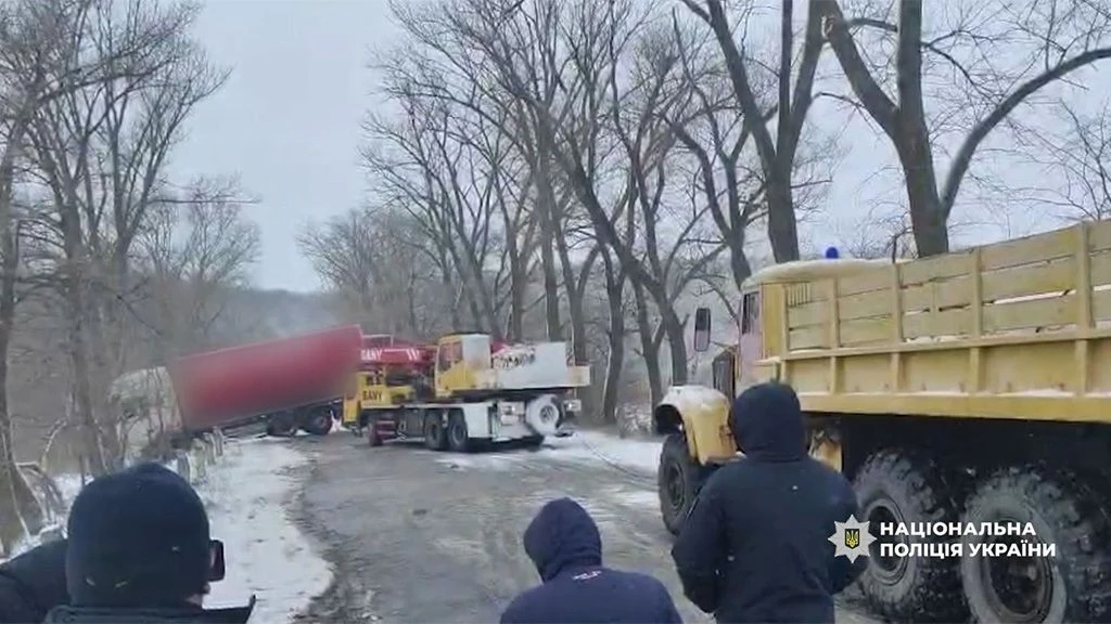 Кривава статистика ожеледиці: за три тижні на Полтавщині в аваріях постраждали 50 людей