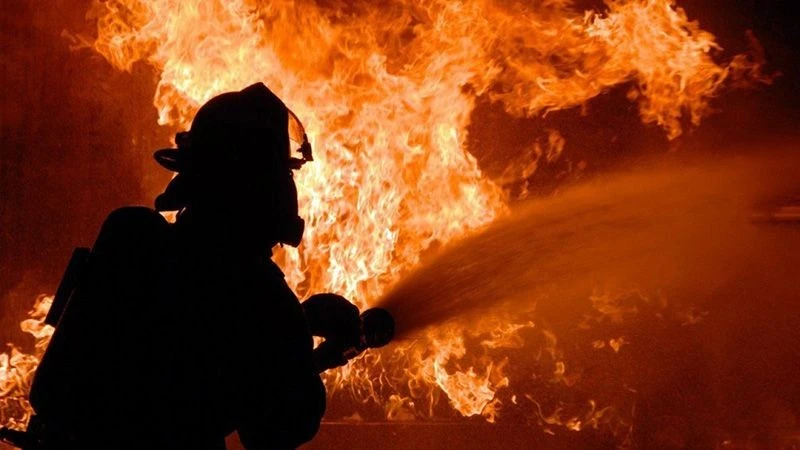 Нічна пожежа у Полтавському районі: рятувальники відбили приватний будинок у вогню