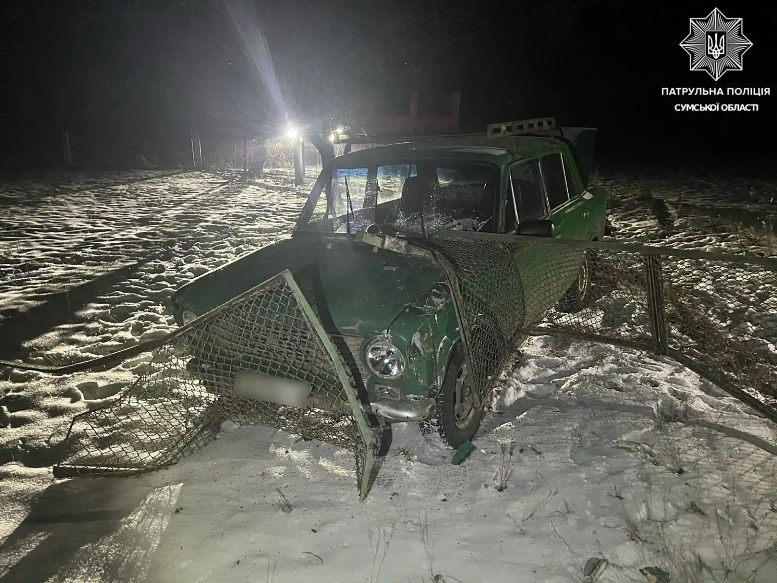 Вечірня ДТП у Сумах: некерований ВАЗ протаранив паркан