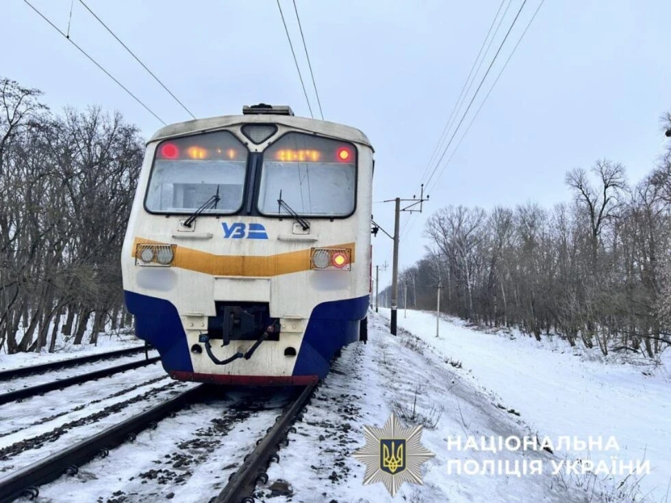 Трагедія на коліях Київщини: пасажирський потяг забрав життя 23-річної дівчини