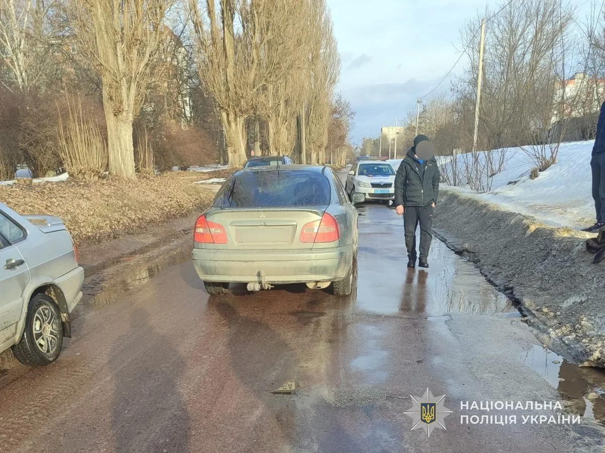 ДТП у Сумах: пішохід опинився в лікарні після спроби перетнути дорогу в невстановленому місці