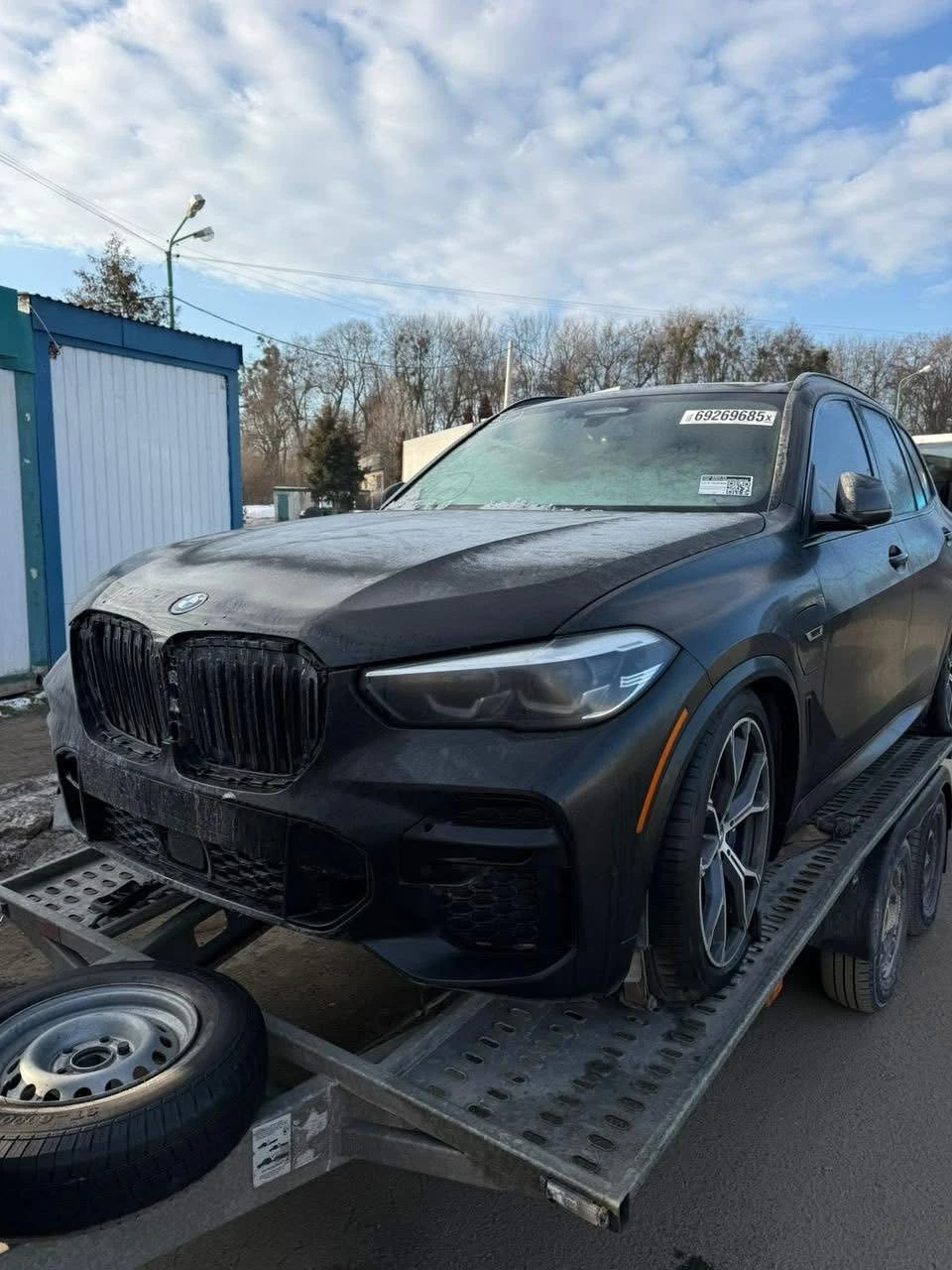 Схема на гуманітарці: на кордоні викрили незаконне ввезення елітного BMW X5