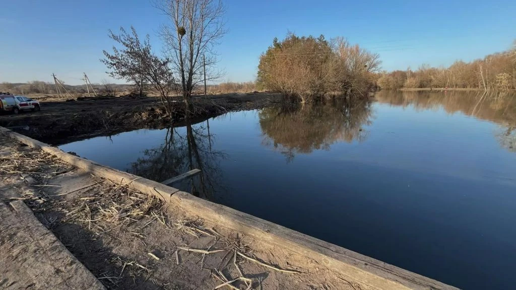 Крижана пастка на Ворсклі: рятувальники ліквідували гігантський затор біля Старих Санжар